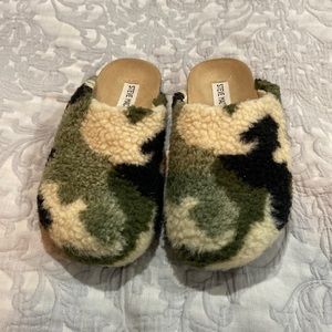 Steve Madden cozy slides
